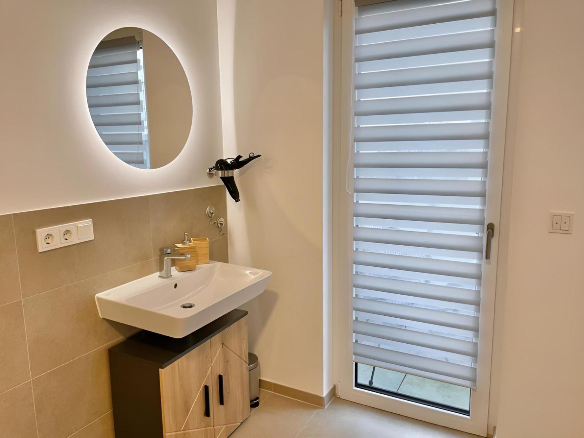 Exklusive 3-Zimmer Luxus-Maisonette In Hochheim - Naehe Frankfurt Flughafen, Wiesbaden Und Mainz Хоххайм ам Майн Екстериор снимка